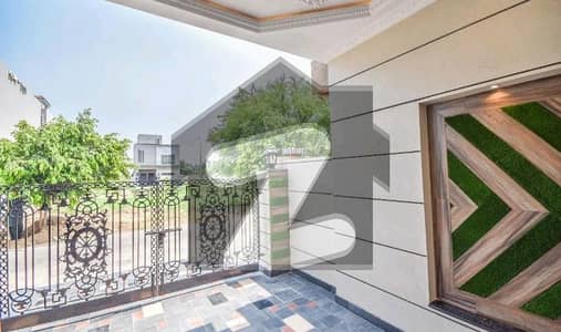 ڈی ایچ اے فیز 7 ڈیفنس (ڈی ایچ اے),لاہور میں 4 کمروں کا 10 مرلہ مکان 4.1 کروڑ میں برائے فروخت۔