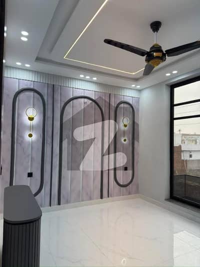 سینٹرل پارک ہاؤسنگ سکیم لاہور میں 3 کمروں کا 5 مرلہ مکان 2.1 کروڑ میں برائے فروخت۔ سینٹرل پارک ہاؤسنگ سکیم لاہور میں 3 کمروں کا 5 مرلہ مکان 2.1 کروڑ میں برائے فروخت۔