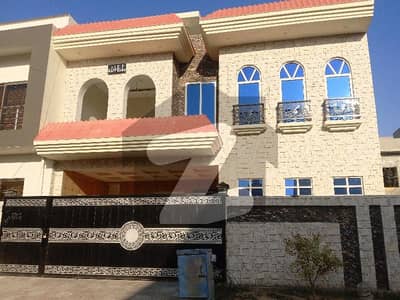 بی ۔ 17 اسلام آباد میں 4 کمروں کا 8 مرلہ مکان 3.4 کروڑ میں برائے فروخت۔