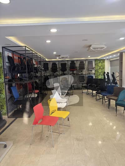 ایم ایم عالم روڈ گلبرگ,لاہور میں 11 مرلہ دکان 10.0 لاکھ میں کرایہ پر دستیاب ہے۔