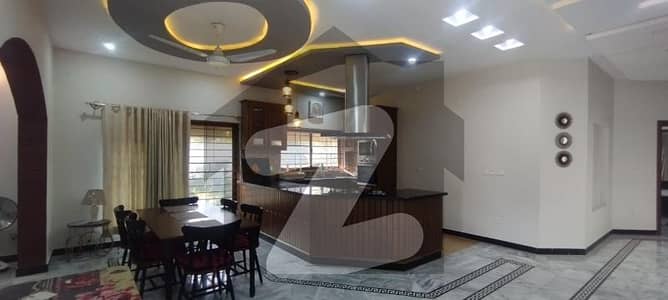 ڈی ایچ اے ڈیفینس فیز 2 ڈی ایچ اے ڈیفینس,اسلام آباد میں 9 کمروں کا 1 کنال مکان 6.0 لاکھ میں کرایہ پر دستیاب ہے۔