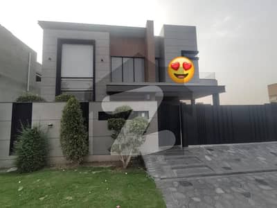 PHASE 7 1-KANAL BRAND NEW FULLY MAINTAINED BUNGALOW IS AVAILABLE FOR SALE