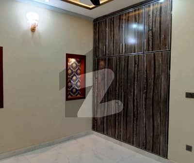 ایڈن بولیوارڈ ہاؤسنگ سکیم کالج روڈ,لاہور میں 5 کمروں کا 5 مرلہ مکان 2.15 کروڑ میں برائے فروخت۔