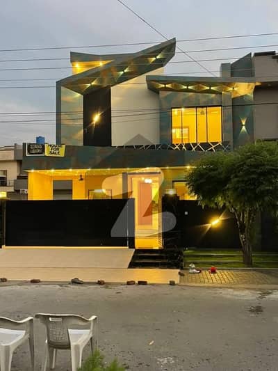 سینٹرل پارک ۔ بلاک اے سینٹرل پارک ہاؤسنگ سکیم,لاہور میں 5 کمروں کا 10 مرلہ مکان 3.85 کروڑ میں برائے فروخت۔