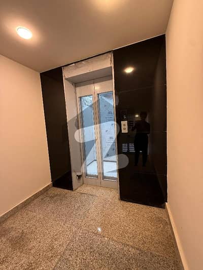 سحر کمرشل ایریا ڈی ایچ اے فیز 7,ڈی ایچ اے ڈیفینس,کراچی میں 2 کمروں کا 4 مرلہ فلیٹ 2.6 کروڑ میں برائے فروخت۔