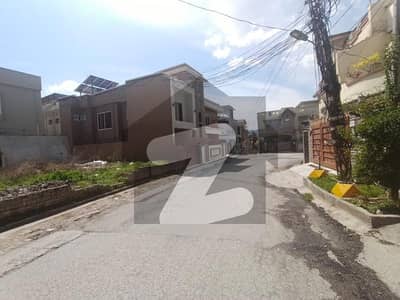 حبیب اللہ کالونی ایبٹ آباد میں 10 مرلہ رہائشی پلاٹ 3.0 کروڑ میں برائے فروخت۔