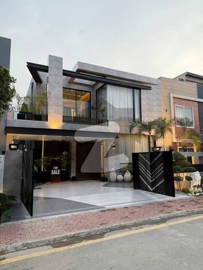 ڈی ایچ اے 9 ٹاؤن ڈیفنس (ڈی ایچ اے),لاہور میں 5 کمروں کا 8 مرلہ مکان 1.45 لاکھ میں کرایہ پر دستیاب ہے۔