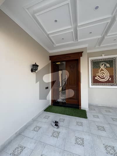 ڈی ایچ اے 11 رہبر لاہور میں 4 کمروں کا 10 مرلہ مکان 5.6 کروڑ میں برائے فروخت۔