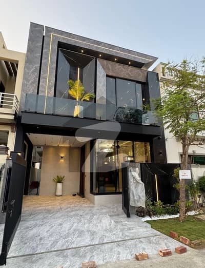 GOLDEN INVESTMENT CHANCE LIMITED TIME OFFER BEAUTIFULL 5 MARLA MODERN HOUSE NEAR TO PARK DIRECT APPROACH TO MIAN ROAD IN DHA LAHORE