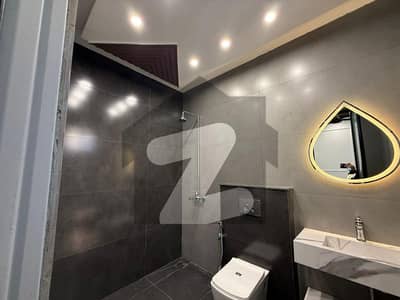 سٹی ہاؤسنگ سوسائٹی - بلاک بی سٹی ہاؤسنگ سوسائٹی,سیالکوٹ میں 5 کمروں کا 10 مرلہ مکان 4.5 کروڑ میں برائے فروخت۔