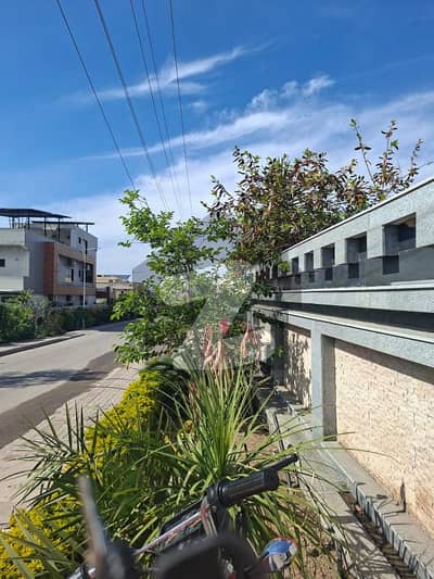 ڈی ۔ 17 اسلام آباد میں 7 کمروں کا 1 کنال مکان 5.0 کروڑ میں برائے فروخت۔