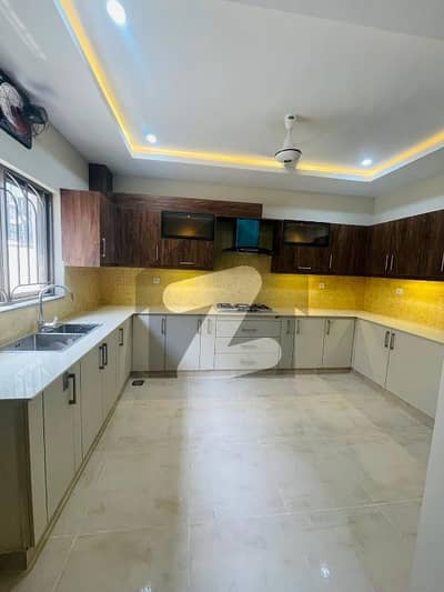 عسکری 10 عسکری,لاہور میں 5 کمروں کا 15 مرلہ مکان 2.8 لاکھ میں کرایہ پر دستیاب ہے۔