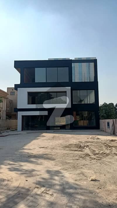 گلبرگ لاہور میں 8 کنال عمارت 80.0 لاکھ میں کرایہ پر دستیاب ہے۔