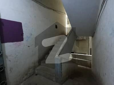 ابوالحسن اصفہا نی روڈ کراچی میں 3 کمروں کا 4 مرلہ فلیٹ 65.0 لاکھ میں برائے فروخت۔