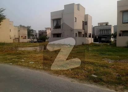 ڈی ایچ اے فیز 5 - بلاک ڈی فیز 5,ڈیفنس (ڈی ایچ اے),لاہور میں 5 مرلہ رہائشی پلاٹ 1.95 کروڑ میں برائے فروخت۔