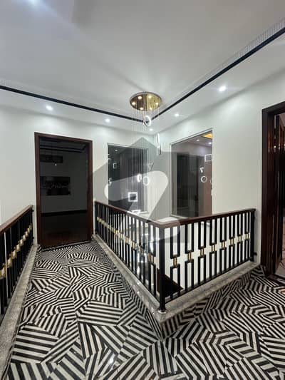 ایڈن بولیوارڈ ہاؤسنگ سکیم کالج روڈ,لاہور میں 3 کمروں کا 5 مرلہ مکان 95.0 ہزار میں کرایہ پر دستیاب ہے۔