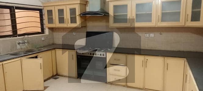 ای ۔ 11 اسلام آباد میں 7 کمروں کا 14 مرلہ مکان 3.0 لاکھ میں کرایہ پر دستیاب ہے۔