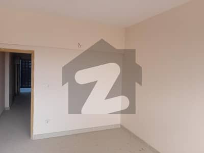 3 Bed DD Apartment for in Decent Arcade