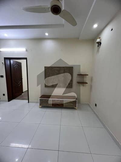 5 mrla upper portion available for rent lower locked