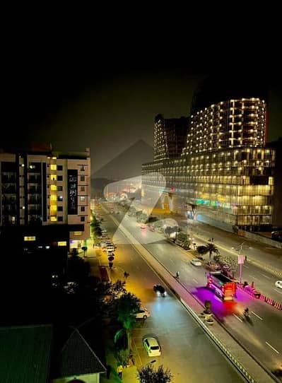 سکائی پارک ون گلبرگ گرینز,گلبرگ,اسلام آباد میں 2 کمروں کا 8 مرلہ فلیٹ 2.2 لاکھ میں کرایہ پر دستیاب ہے۔