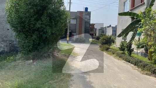 الاحمد گارڈن ۔ بلاک ایف الاحمد گارڈن ہاوسنگ سکیم,جی ٹی روڈ,لاہور میں 5 مرلہ رہائشی پلاٹ 1.05 کروڑ میں برائے فروخت۔