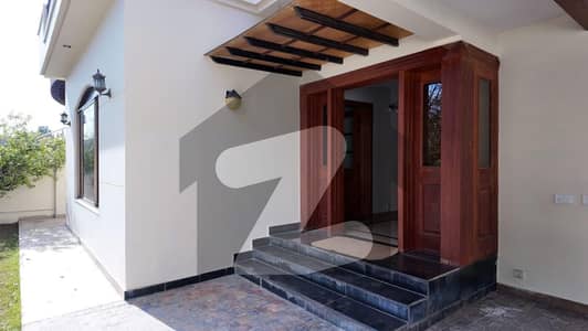 ڈی ایچ اے فیز 1 ڈیفنس (ڈی ایچ اے),لاہور میں 5 کمروں کا 1 کنال مکان 2.3 لاکھ میں کرایہ پر دستیاب ہے۔