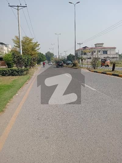 ڈیوائن گارڈنز لاہور میں 4 کمروں کا 10 مرلہ مکان 1.5 لاکھ میں کرایہ پر دستیاب ہے۔