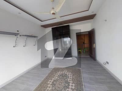 5 MARLA BEAUTIFUL HOUSE AVAILABLE FOR RENT