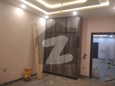 خدا بخش کالونی کینٹ,لاہور میں 2 کمروں کا 3 مرلہ بالائی پورشن 34.0 ہزار میں کرایہ پر دستیاب ہے۔