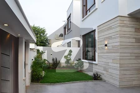 ڈی ایچ اے فیز 8 ڈی ایچ اے ڈیفینس,کراچی میں 5 کمروں کا 1 کنال مکان 22.5 کروڑ میں برائے فروخت۔