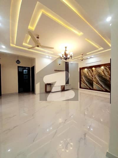 جی ۔ 13 اسلام آباد میں 6 کمروں کا 10 مرلہ مکان 7.8 کروڑ میں برائے فروخت۔