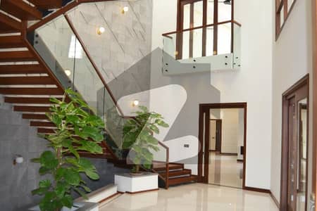 ڈی ایچ اے فیز 8 ڈی ایچ اے ڈیفینس,کراچی میں 6 کمروں کا 2 کنال مکان 42.0 کروڑ میں برائے فروخت۔