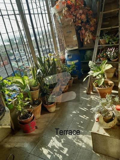 کلفٹن ۔ بلاک 5 کلفٹن,کراچی میں 3 کمروں کا 8 مرلہ فلیٹ 3.0 کروڑ میں برائے فروخت۔