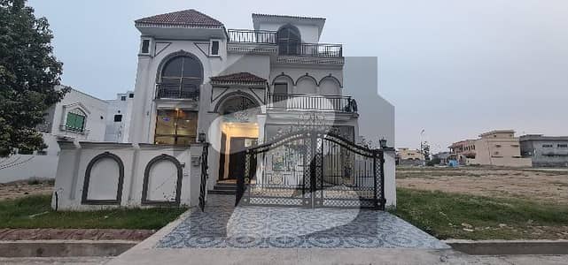 10 Marla House available for sale on investor rate.