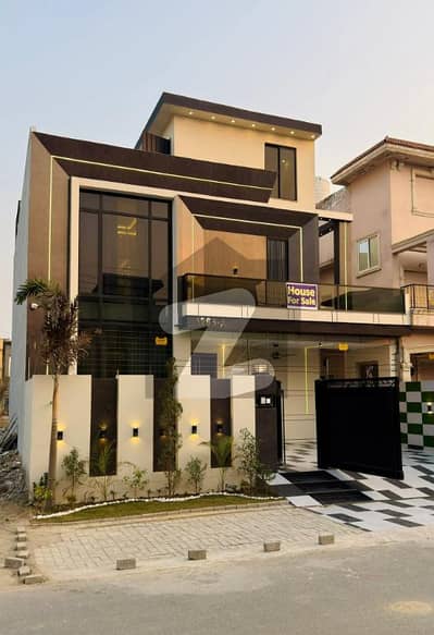 10 Marla Luxurious House For Sale In Central Park Housing Scheme Lahore.
