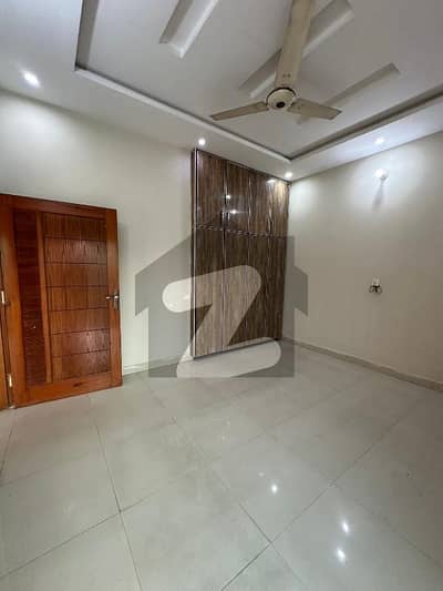 گلریز ہاؤسنگ سوسائٹی فیز 2 گلریز ہاؤسنگ سکیم,راولپنڈی میں 2 کمروں کا 4 مرلہ زیریں پورشن 30.0 ہزار میں کرایہ پر دستیاب ہے۔