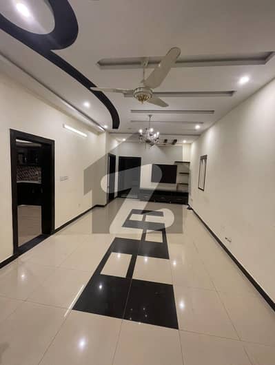 بحریہ ٹاؤن فیز 4 بحریہ ٹاؤن راولپنڈی,راولپنڈی میں 5 کمروں کا 10 مرلہ مکان 1.6 لاکھ میں کرایہ پر دستیاب ہے۔