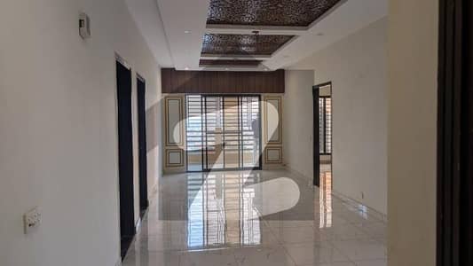 گلستانِ جوہر کراچی میں 4 کمروں کا 10 مرلہ فلیٹ 1.45 لاکھ میں کرایہ پر دستیاب ہے۔