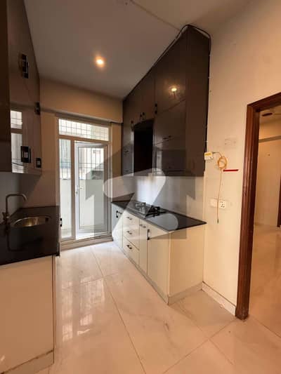 اتحاد کمرشل ایریا ڈی ایچ اے فیز 6,ڈی ایچ اے ڈیفینس,کراچی میں 3 کمروں کا 6 مرلہ فلیٹ 1.5 لاکھ میں کرایہ پر دستیاب ہے۔ اتحاد کمرشل ایریا ڈی ایچ اے فیز 6,ڈی ایچ اے ڈیفینس,کراچی میں 3 کمروں کا 6 مرلہ فلیٹ 1.5 لاکھ میں کرایہ پر دستیاب ہے۔