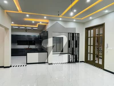 1 KANAL LUXURY FURNISH HOUSE AVAILABLE FOR SALE