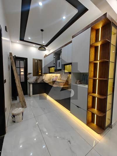 نیا ناظم آباد کراچی میں 3 کمروں کا 10 مرلہ مکان 1.25 لاکھ میں کرایہ پر دستیاب ہے۔