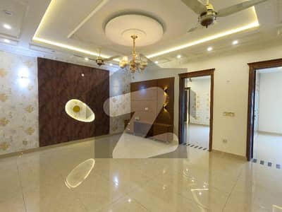 پارک ویو سٹی لاہور میں 5 کمروں کا 10 مرلہ مکان 4.0 کروڑ میں برائے فروخت۔