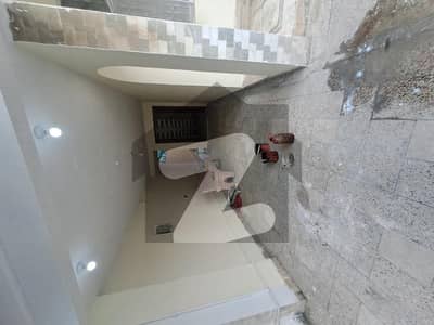 علامہ اقبال ٹاؤن لاہور میں 3 کمروں کا 10 مرلہ مکان 1.05 لاکھ میں کرایہ پر دستیاب ہے۔