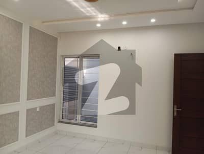 10 MARLA NEW HOUSE AVAILABLE FOR RENT