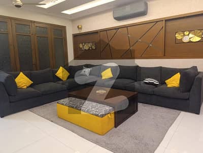 بحریہ ٹاؤن سیکٹر B بحریہ ٹاؤن,لاہور میں 1 کنال پینٹ ہاؤس 55.0 ہزار میں کرایہ پر دستیاب ہے۔