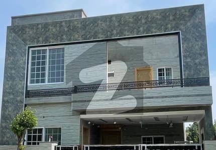 بحریہ آرچرڈ لاہور میں 5 کمروں کا 8 مرلہ مکان 3.05 کروڑ میں برائے فروخت۔