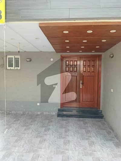 بحریہ آرچرڈ لاہور میں 5 کمروں کا 10 مرلہ مکان 1.35 لاکھ میں کرایہ پر دستیاب ہے۔