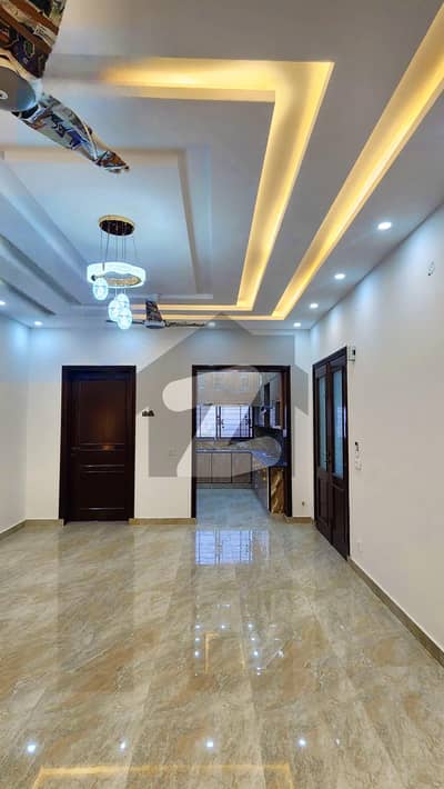 بحریہ آرچرڈ لاہور میں 3 کمروں کا 11 مرلہ بالائی پورشن 70.0 ہزار میں کرایہ پر دستیاب ہے۔