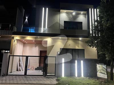 سٹی ہاؤسنگ سمندری روڈ سٹی ہاؤسنگ,فیصل آباد میں 3 کمروں کا 7 مرلہ مکان 2.3 کروڑ میں برائے فروخت۔ سٹی ہاؤسنگ سمندری روڈ سٹی ہاؤسنگ,فیصل آباد میں 3 کمروں کا 7 مرلہ مکان 2.3 کروڑ میں برائے فروخت۔