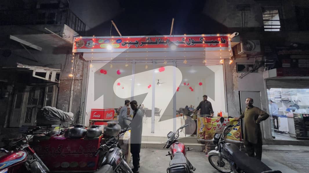 کینٹ ملتان میں 3 مرلہ دکان 1.65 کروڑ میں برائے فروخت۔ کینٹ ملتان میں 3 مرلہ دکان 1.65 کروڑ میں برائے فروخت۔